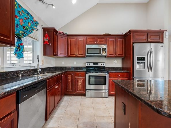 13 Fatima Ln, Worcester MA 01606