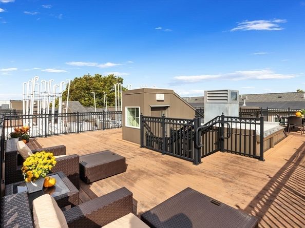 606 E 4th St 301, Boston MA 02127