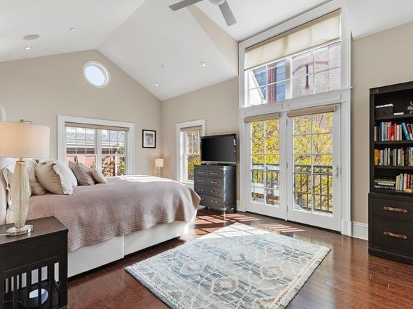 606 E 4th St 301, Boston MA 02127