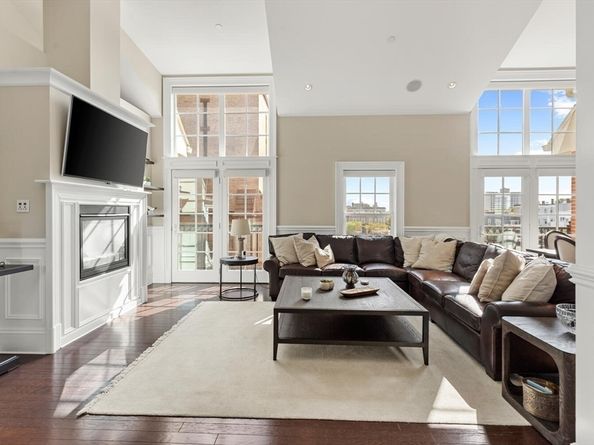 606 E 4th St 301, Boston MA 02127