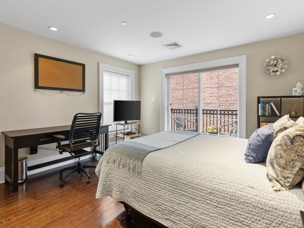 606 E 4th St 301, Boston MA 02127