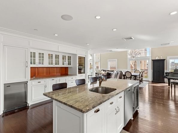 606 E 4th St 301, Boston MA 02127