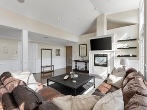 606 E 4th St 301, Boston MA 02127