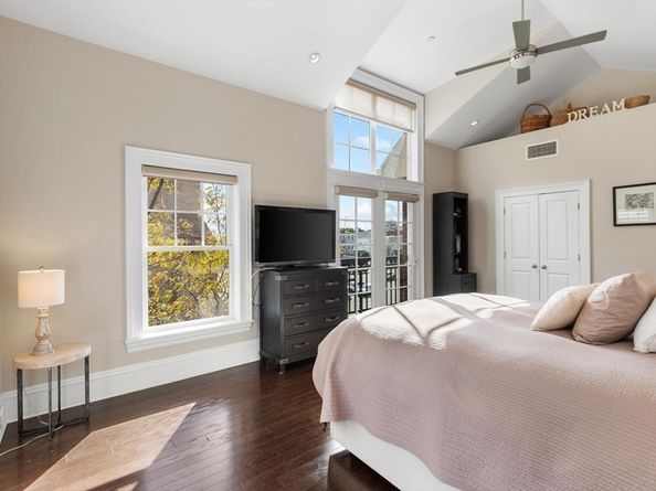 606 E 4th St 301, Boston MA 02127
