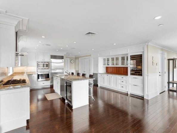 606 E 4th St 301, Boston MA 02127