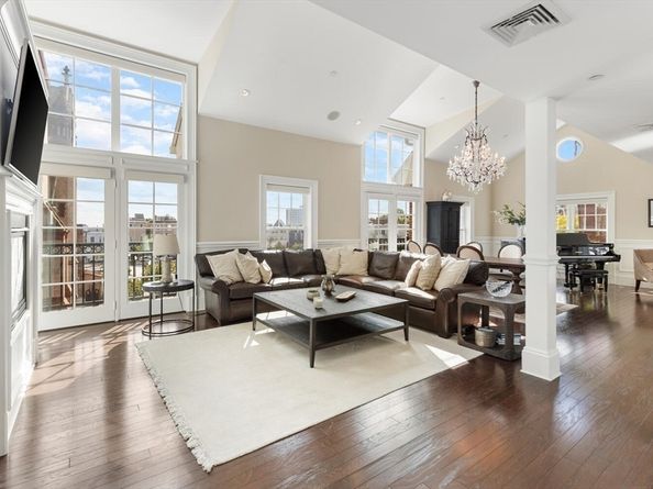 606 E 4th St 301, Boston MA 02127