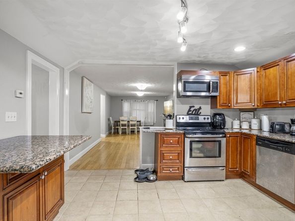 19 Forest Dr, Auburn MA 01501