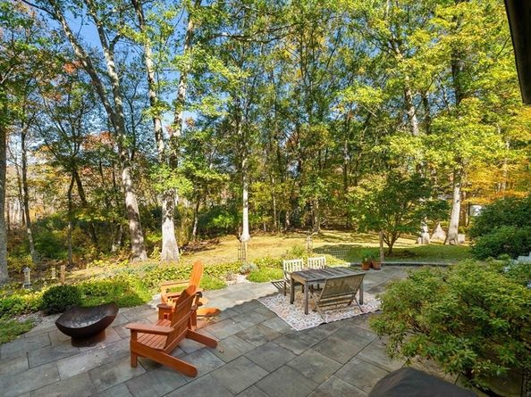 39 Sheffield Rd, Boxford MA 01921