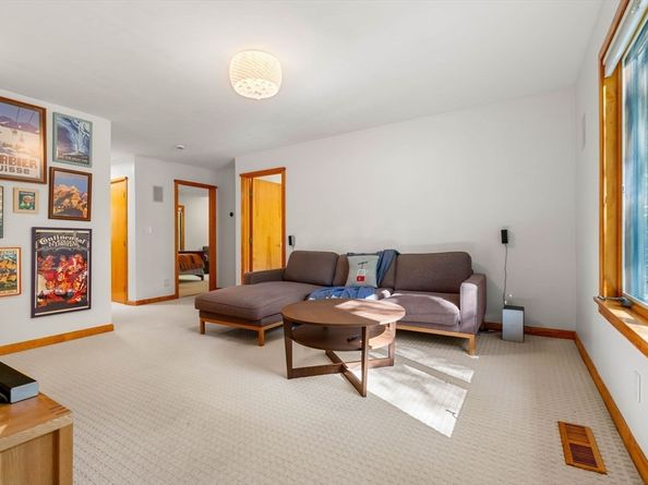 39 Sheffield Rd, Boxford MA 01921