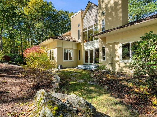 39 Sheffield Rd, Boxford MA 01921