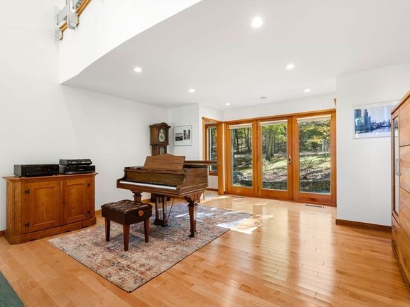 39 Sheffield Rd, Boxford MA 01921