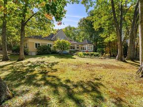 39 Sheffield Rd, Boxford MA 01921