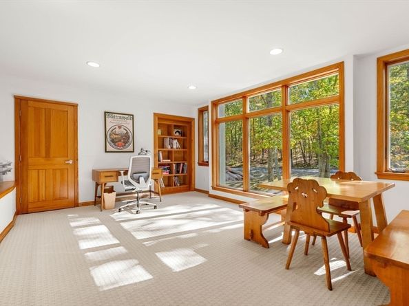 39 Sheffield Rd, Boxford MA 01921