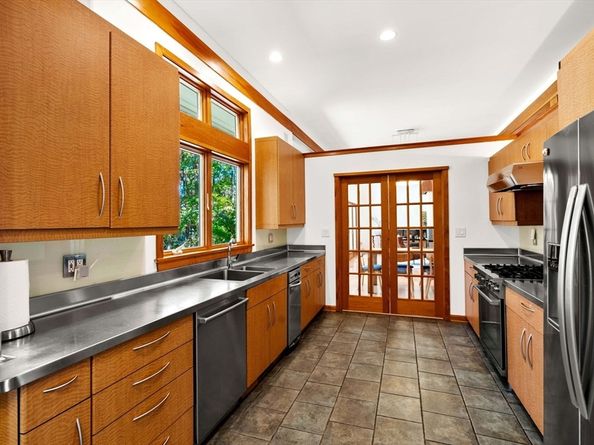 39 Sheffield Rd, Boxford MA 01921