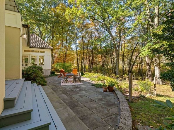 39 Sheffield Rd, Boxford MA 01921