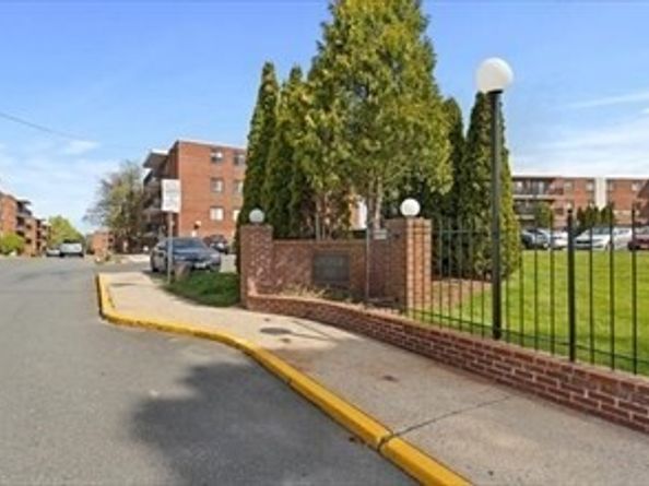 1000 Governors Dr 25, Winthrop MA 02152