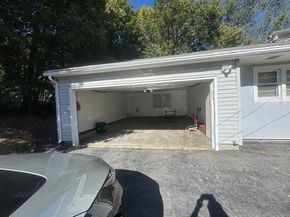 21 Trinity Ave, Worcester MA 01605