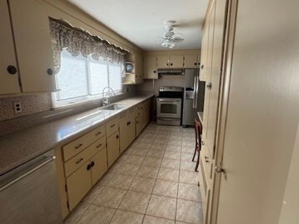 21 Trinity Ave, Worcester MA 01605