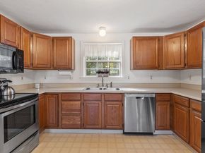53 Bridlecross Rd, Leominster MA 01453