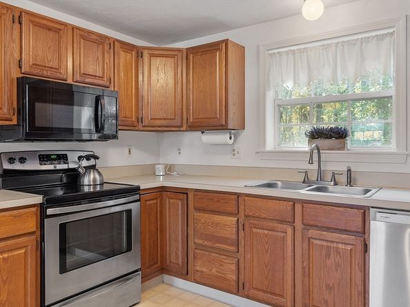 53 Bridlecross Rd, Leominster MA 01453