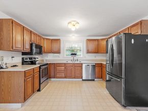 53 Bridlecross Rd, Leominster MA 01453