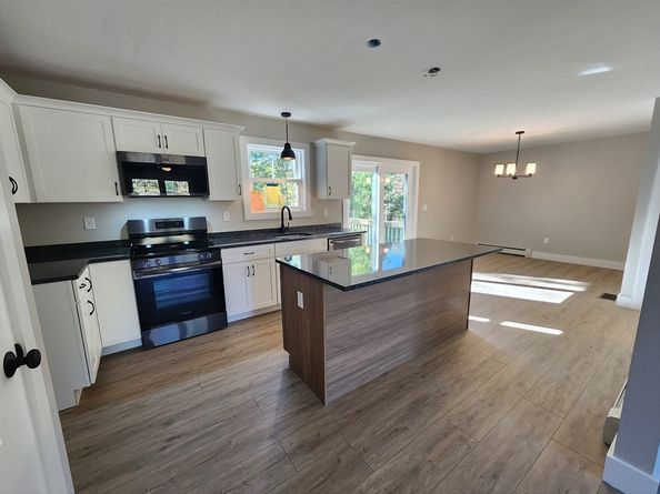 27 Cottage St, Winchendon MA 01475