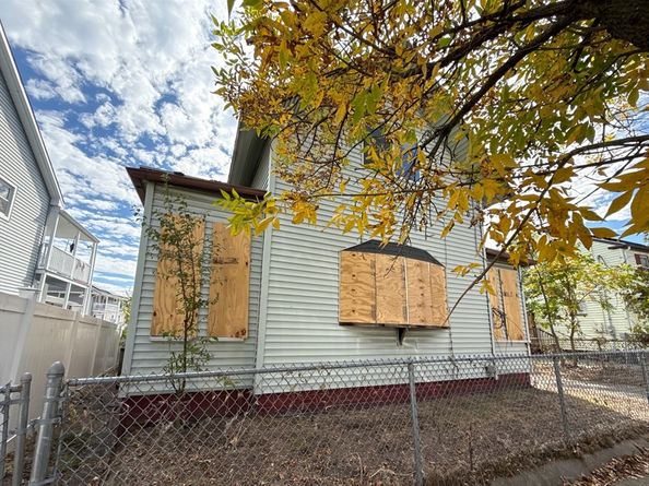 12 Howard St, Lynn MA 01902