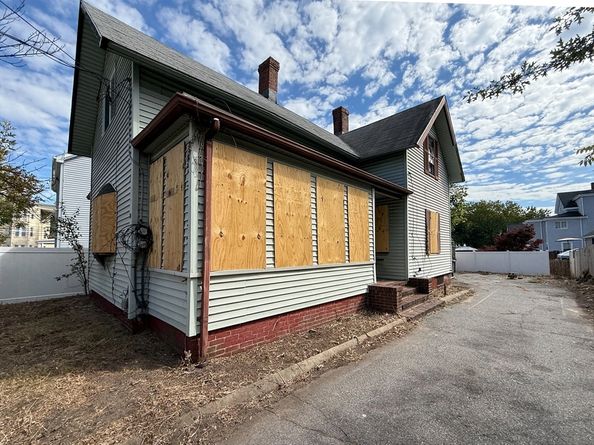 12 Howard St, Lynn MA 01902