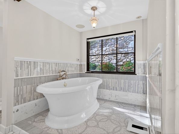 18 Middlesex St, Winchester MA 01890
