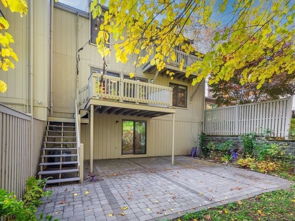 134 Chestnut Circle 134, Lincoln MA 01773