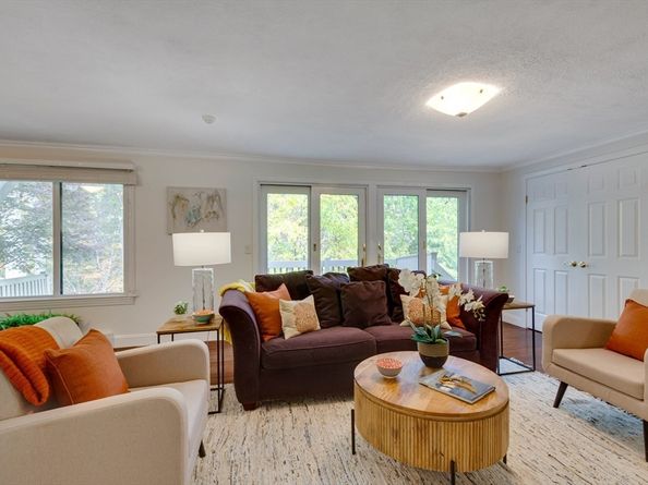 134 Chestnut Circle 134, Lincoln MA 01773