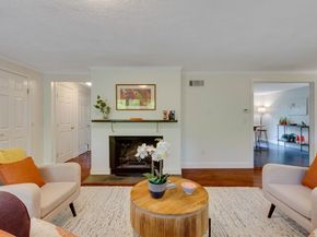 134 Chestnut Circle 134, Lincoln MA 01773