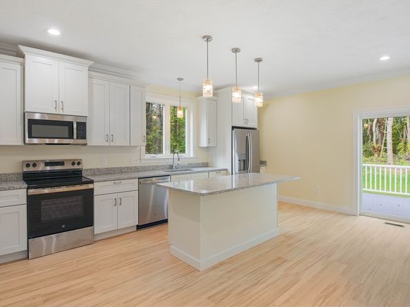 14 Welch Ave A, Rutland MA 01543