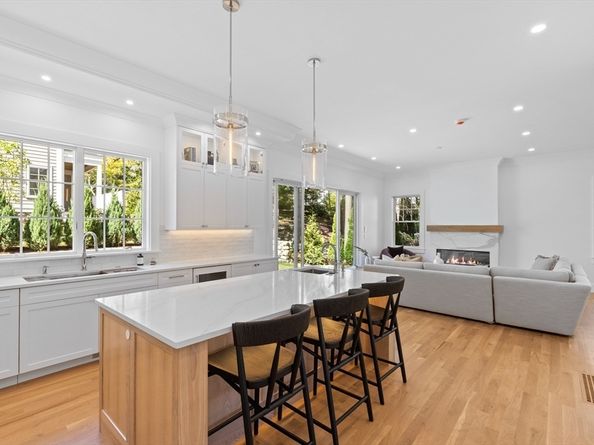 30 Meriam Street 30, Lexington MA 02420