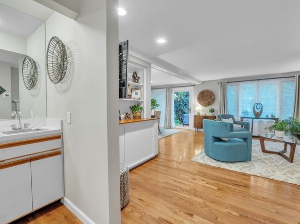 770 Salisbury Street 201, Worcester MA 01609