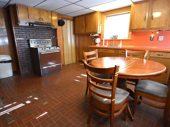 305R Lexington St, Boston MA 02128