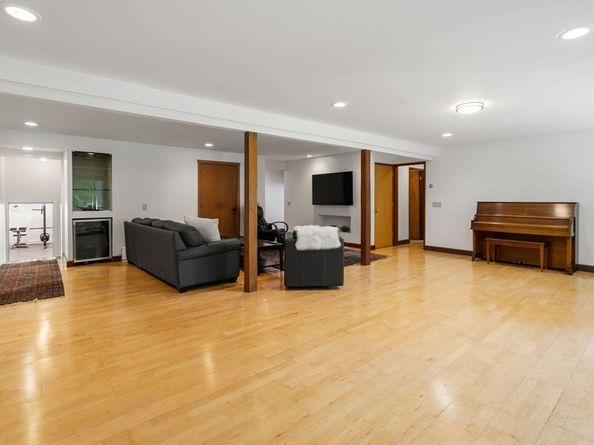 39 Westbrook Lane, Westwood MA 02090