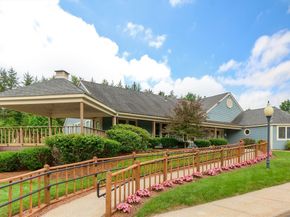 405 Ridgefield Cir C, Clinton MA 01510