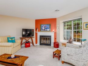 405 Ridgefield Cir C, Clinton MA 01510