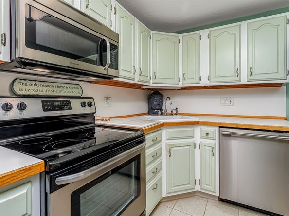 405 Ridgefield Cir C, Clinton MA 01510