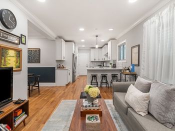 41 West Eagle St