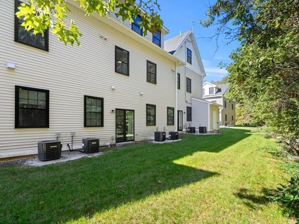 300 Albion Road 306, Bedford MA 01730