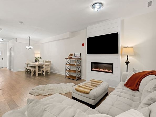 300 Albion Road 306, Bedford MA 01730