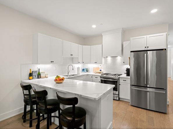 300 Albion Road 306, Bedford MA 01730
