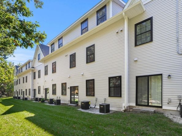 300 Albion Road 306, Bedford MA 01730
