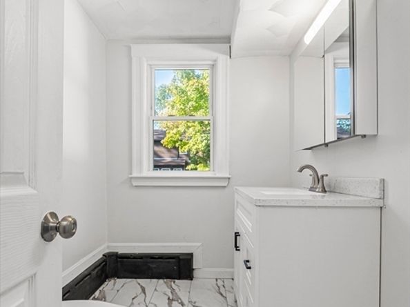 33 Vesey Rd, Randolph MA 02368