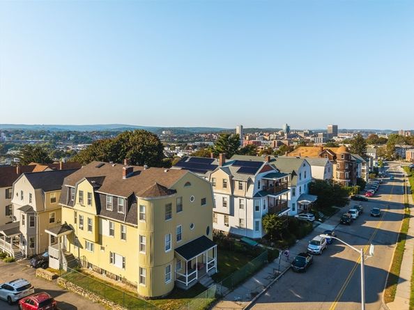 96 Vernon St, Worcester MA 01610