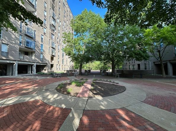33 Pond Ave 422, Brookline MA 02445