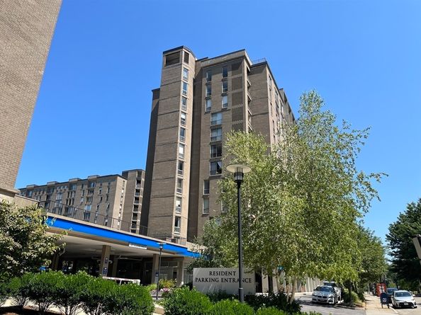 33 Pond Ave 422, Brookline MA 02445