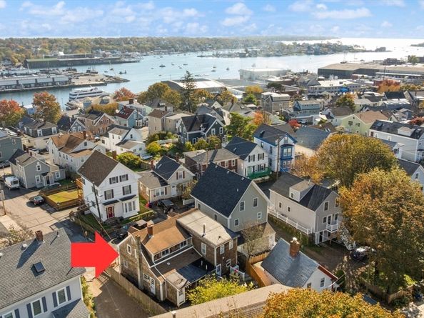 22 Taylor St 1, Gloucester MA 01930